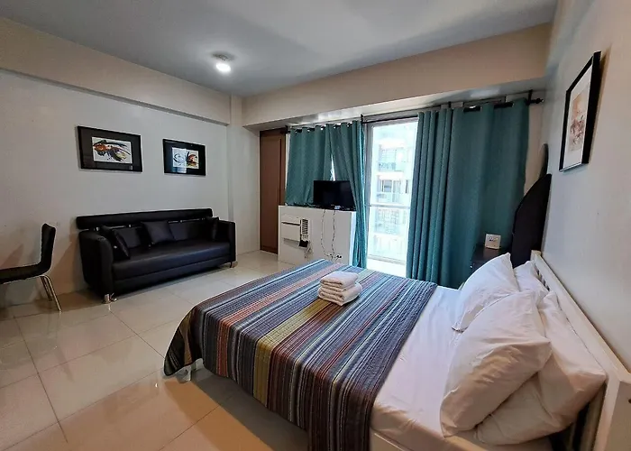 Pasay Hotels with Balcony