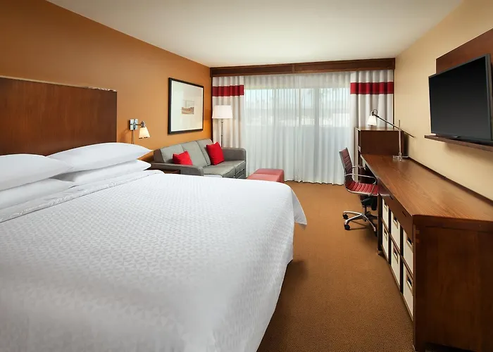 Phoenix Hotels with Balcony