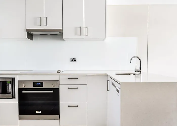 Sydney Hotels with Balcony